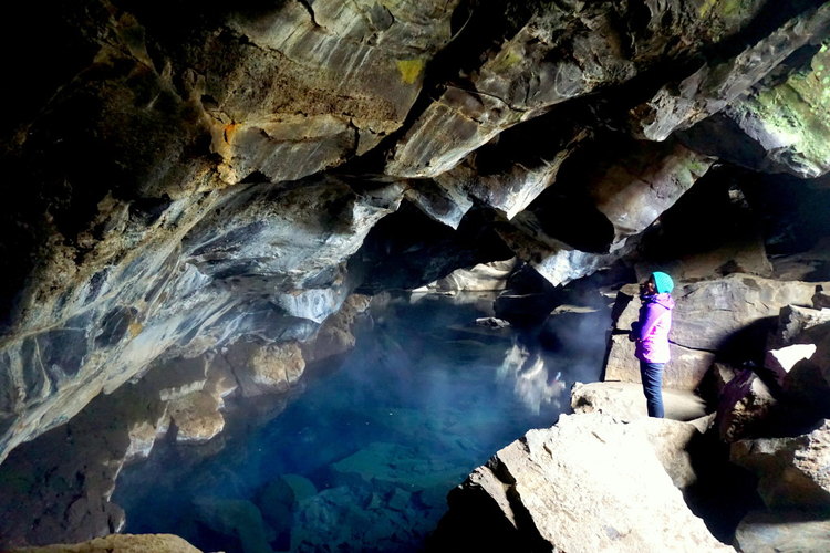 Jon Snow and Ygritte love scene at Grjotagja